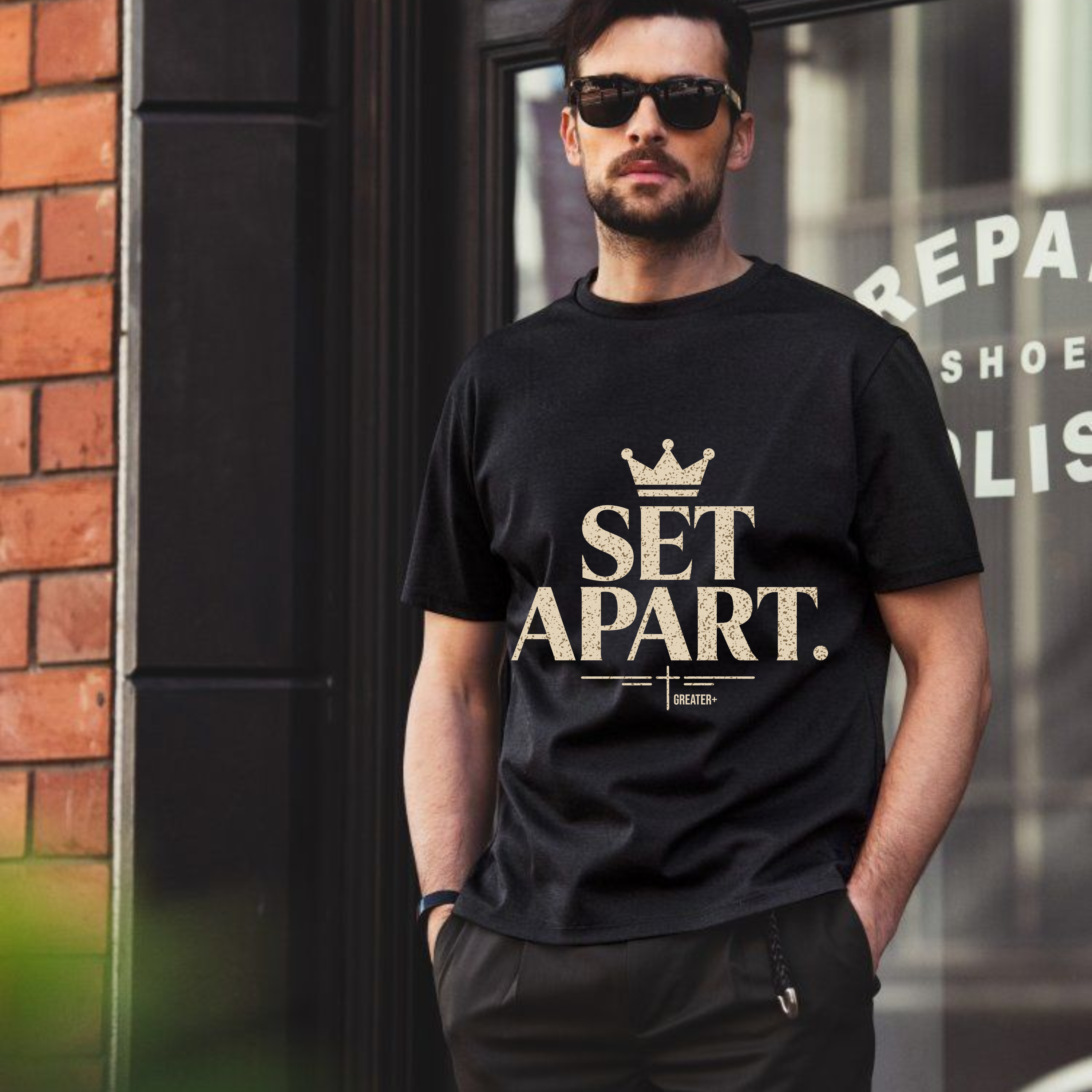 Set Apart – Kingdom & Crown Wordmark Tee